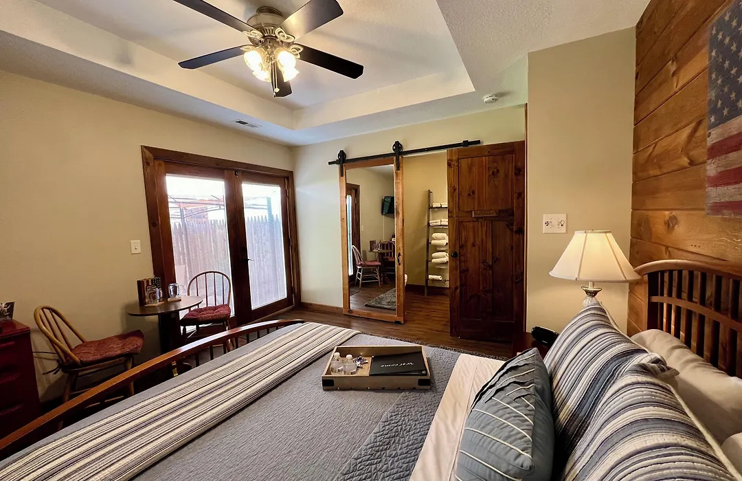 Walnut Waters Bed & Breakfast-1