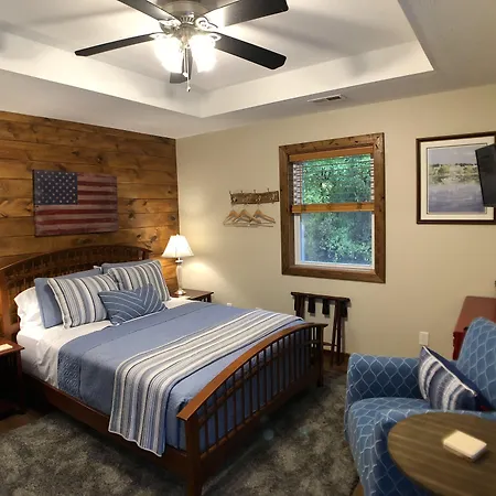 Walnut Waters Bed & Breakfast-2